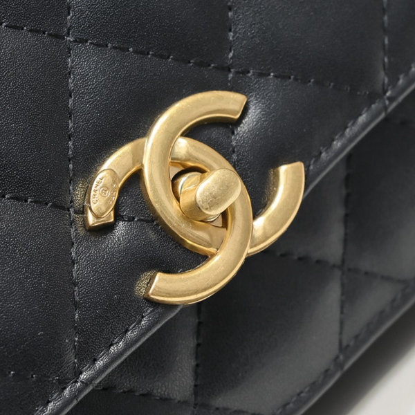 シャネルバッグ角部分ディテール